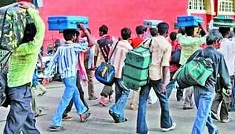 பரமத்தி வேலூர் பகுதியில் வேலை செய்யும் வட மாநிலத்தவர்களுக்கு உரிய பாதுகாப்பு
