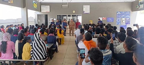 ஆம்பூர் அருகே வடமாநில தொழிலாளர்களுக்கு விழிப்புணர்வு கூட்டம் நடைபெற்றது.