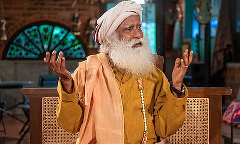 பெண்கள் ஆண்களைவிட தாழ்ந்தவர்கள் எனும் கருத்து அபத்தமானது- மகளிர் தினத்தில் சத்குரு கருத்து