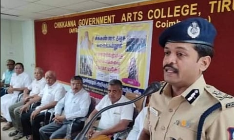 விழாவில் மாநகர் போலீஸ் கமிஷனர் பிரவீன்குமார் அபினபு பேசிய காட்சி.