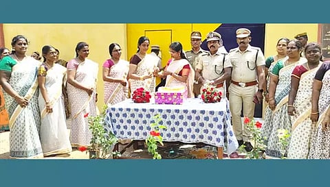 மதுரை ஜெயிலில் மகளிர் தினவிழா கொண்டாடப்பட்டது.