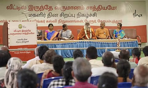 மண் காப்போம் இயக்கத்தின் மகளிர் தின சிறப்பு நிகழ்ச்சி: நூற்றுக்கணக்கான பெண்கள் பங்கேற்பு