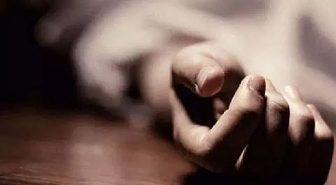தேங்காய் பறிக்க மரத்தில் ஏறியவர் தவறி விழுந்து சாவு