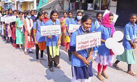 விழிப்புணர்வு பேரணி நடைபெற்ற காட்சி.