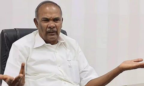ஆன்லைன் ரம்மி தடை அவசர சட்டத்திற்கு ஒப்புதல் அளித்தது எப்படி?- ஆளுநருக்கு சபாநாயகர் கேள்வி