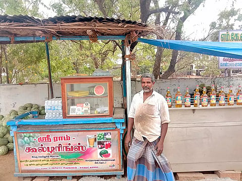 குளிர்பான கடையை படத்தில் காணலாம்.