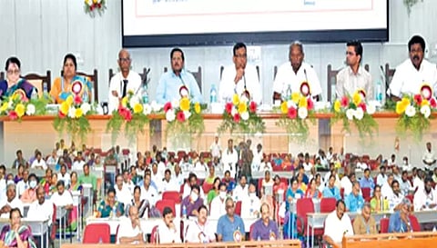 சுகாதார பேரவை கூட்டம் நடந்தபோது எடுத்த படம்.