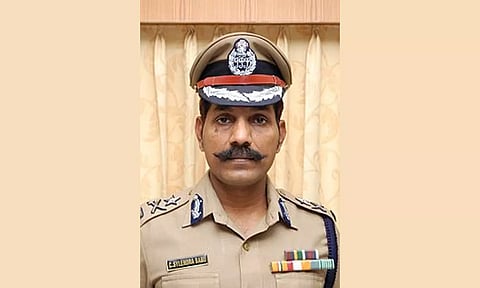 மொத்த சேமிப்பு பணத்தையும் வாரி சுருட்டும் கும்பல்: செல்போன்களில் வரும் `லிங்க்'கை தொட வேண்டாம்- டி.ஜி.பி. சைலேந்திரபாபு வேண்டுகோள்