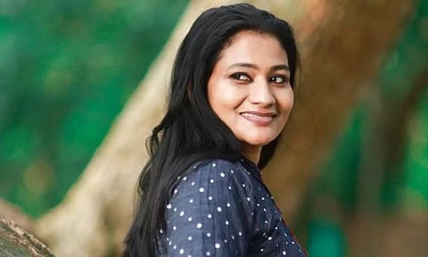 500 ரூபாய் கள்ளநோட்டு வழக்கில் கைதான கேரள அரசு பெண் அதிகாரி பணியிடை நீக்கம்