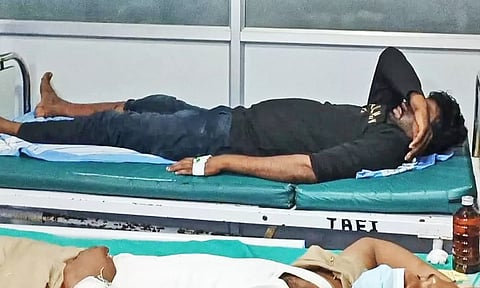 போலீசார் துப்பாக்கியால் சுட்டதில் காயமடைந்து ஆஸ்பத்திரியில் சிகிச்சை பெற்று வரும் ஜெயபிரகாஷ்.