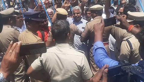 கோவையில் இன்று கவர்னருக்கு கருப்பு கொடி காட்ட முயன்ற மார்க்சிஸ்டு கம்யூனிஸ்டு கட்சியினர் 50 பேர் கைது