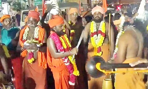 அய்யாவின் அருளிசை வழிபாடு புலவர் சிவசந்திரன் தலைமையில் நடைபெற்ற காட்சி.