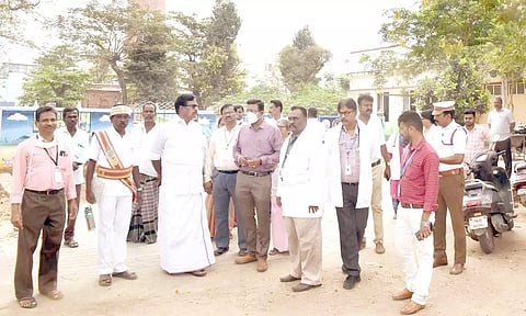 மேம்பாட்டு பணிகள் குறித்து எஸ்.எஸ்.பழனி மாணிக்கம் எம்.பி,
கலெக்டர் தினேஷ் பொன்ராஜ் ஆலிவர் ஆகியோர் ஆய்வு செய்தனர்.