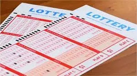 லாட்டரி சீட்டு விற்ற 2 பேர் மீது வழக்குப்பதிவு