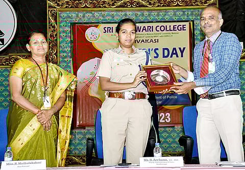 காளீஸ்வரி கல்லூரியில் உலக மகளிர் தின விழா