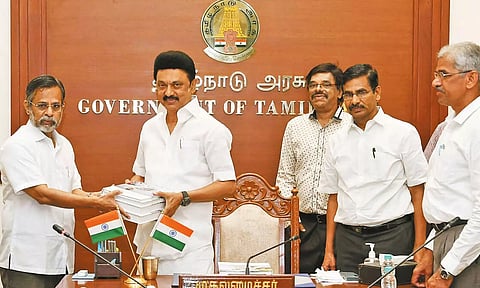 சென்னையில் வெள்ள அபாயத்தை குறைக்கும் ஆலோசனை குழுவின் இறுதி அறிக்கை- மு.க.ஸ்டாலினிடம் சமர்ப்பிப்பு