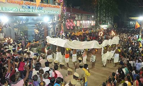 மண்டைக்காடு பகவதி அம்மன் கோவில் ஒடுக்கு பூஜையில் படைக்கப்படும் உணவு வகைகள்