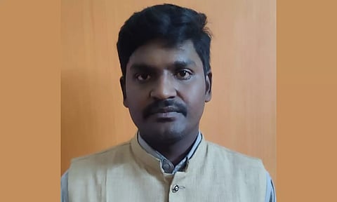 அரசு பள்ளியில் பிளஸ்-1 தேர்வு எழுத உதவியபோது மாற்றுத்திறனாளி மாணவிக்கு ஆசிரியர் பாலியல் தொல்லை- போக்சோ சட்டத்தில் கைது