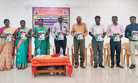 கருத்தரங்கம் நடைபெற்றபோது எடுத்த படம்.