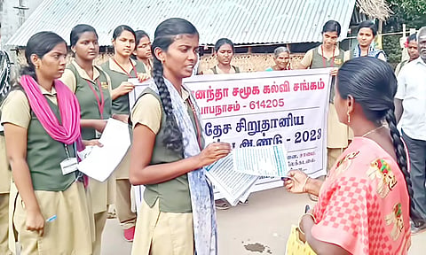 இயற்கை விவசாயம் குறித்து பொதுமக்களுக்கு விழிப்புணர்வு ஏற்படுத்தினர்.