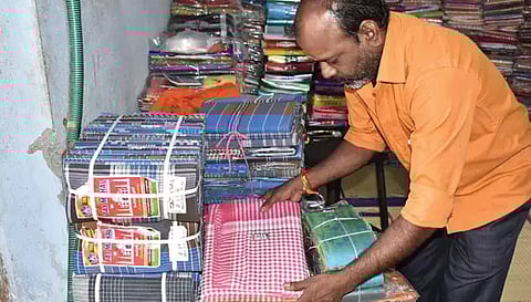 கோடை காலத்தையொட்டி ஈரோடு ஜவுளி சந்தையில் காட்டன் துணிகள் விற்பனை அதிகரிப்பு