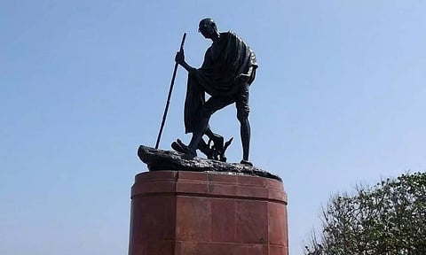 மெட்ரோ ரெயில் பணி காரணமாக கடற்கரை காந்தி சிலை தற்காலிகமாக இடம் மாறுகிறது