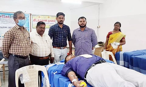ரத்ததான முகாம் நடைபெற்றபோது எடுத்தபடம்.