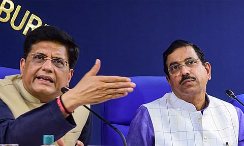 வெளிநாடுகளின் தலையீட்டை கோருவது கடுமையான குற்றம்: ராகுல் காந்தி மீது மத்திய மந்திரிகள் குற்றச்சாட்டு