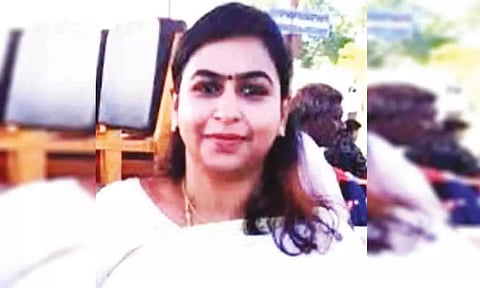  திருப்பூா் மாவட்ட முதன்மைக் கல்வி அலுவலா் திருவளா்செல்வி.