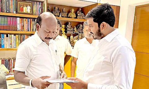 அமைச்சர் மாசுப்பிரமணியனிடம் ஷாநவாஸ் எம்.எல்.ஏ. கோரிக்கை மனு அளித்தார்.