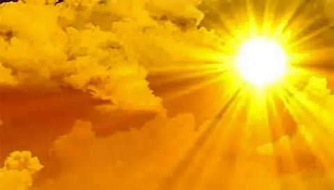 ஈரோடு மாவட்டத்தில் தொடர்ந்து 100 டிகிரி வெயில் பதிவாகி வருவதால் மக்கள் கடும் அவதி