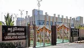 ஆந்திர சட்டசபையில் தெலுங்கு தேசம் எம்.எல்.ஏ.க்கள் 10 பேர் சஸ்பெண்டு