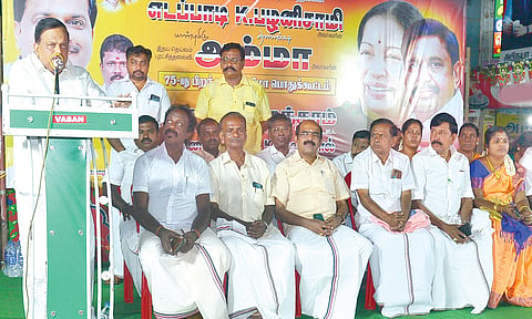 மகளிர் சுய உதவி குழுக்களை தி.மு.க. அரசு நசுக்கி வருகிறது - தளவாய்சுந்தரம் எம்.எல்.ஏ. பேச்சு