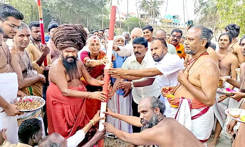பந்தகால் முகூர்த்தத்தை தருமபுரம் ஆதீனம் தொடங்கி வைத்தார்.