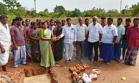திருச்சிற்றம்பலம் ஊராட்சிக்குட்பட்ட பகத்சிங் நகரில் பழங்குடியினர் மக்களுக்கு வீடு கட்டுவதற்கான பூமி பூஜையை ஒன்றிய சேர்மன் உஷா பி.கே.டி முரளி தொடங்கி வைத்தார். 