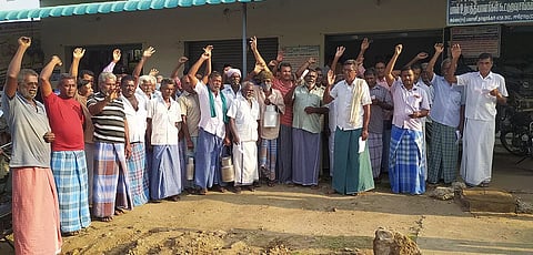 பால் உற்பத்தியாளர்கள் கோரிக்கைகள் வலியுறுத்தி ஆர்ப்பாட்டம்
