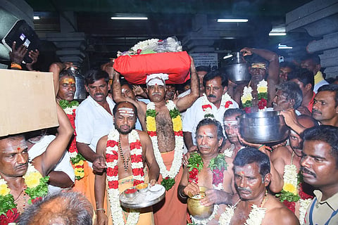 பூச்சாட்டுதலுடன் பண்ணாரியம்மன் கோவில் குண்டம் திருவிழா தொடங்கியது