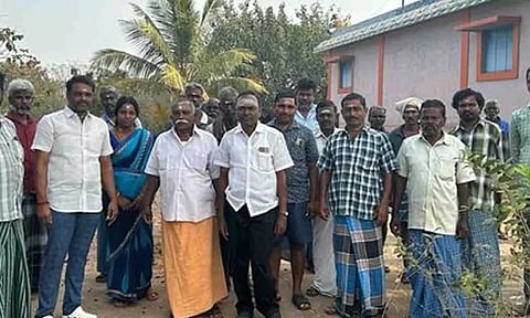 புதிய ரேஷன் கடை கட்ட அடிக்கல் நாட்டு விழா நடைபெற்ற காட்சி.