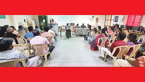 சிவகாசி காளீஸ்வரி கல்லூரியில் பெற்றோர்-ஆசிரியர் கலந்தாய்வுக்கூட்டம் நடந்தது.