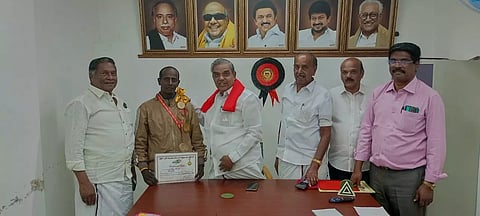 ஊட்டியில் தடகள போட்டியில் தங்கம் வென்றவருக்கு பாராட்டு