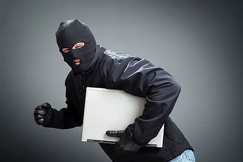 என்ஜினீயரின் லேப்டாப் துணிகர திருட்டு