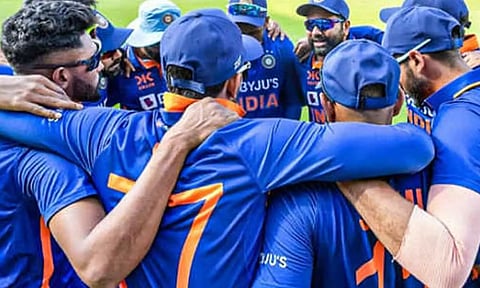 தோல்வியை மறந்து விடக்கூடாது: ரோகித் சர்மா- டிராவிடுக்கு கவாஸ்கர் எச்சரிக்கை