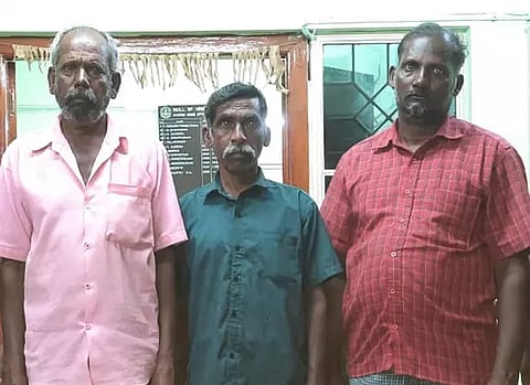 அனுமதியின்றி பாறைகள் வெடி வைத்து தகர்த்திய 3பேர் கைது