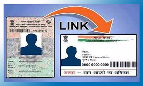 வீடு வீடாக சென்று வாக்காளர் அட்டையுடன் ஆதார் எண் இணைக்கும் பணி