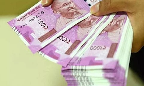 டிராவல்ஸ் அதிபரிடம் ரூ.20 லட்சம் மோசடி செய்த கோவை பெண்- பணம் திருப்பி கேட்டதால் தற்கொலை மிரட்டல்