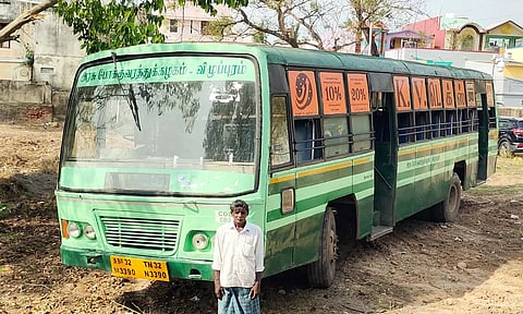 ஜப்தி செய்யப்பட்ட அரசு பஸ்.
