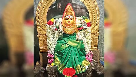 மகா மாரியம்மன் சிறப்பு அலங்காரத்தில் அருள்பாலித்த காட்சி. 