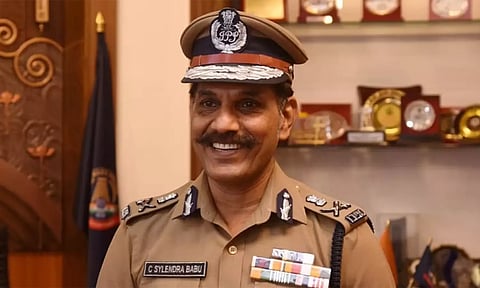 10 உதவி போலீஸ் கமிஷனர்கள் இடமாற்றம்: டி.ஜி.பி. சைலேந்திர பாபு உத்தரவு