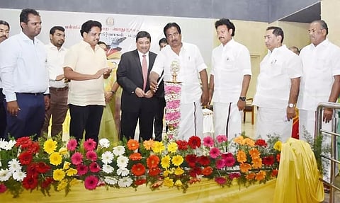 கீழடி அருங்காட்சியகம் சென்றால் தமிழர்களின் பாரம்பரியத்தை அறிய முடியும்-அமைச்சர்