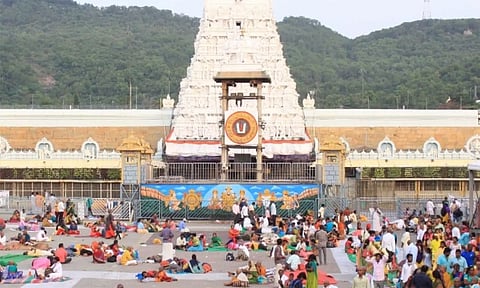 திருப்பதி கோவிலுக்கு பக்தர்கள் காணிக்கையாக வழங்கிய வஸ்திரங்கள் ஆன்லைனில் ஏலம்